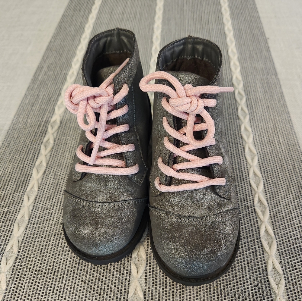 Oshkosh B'gosh Metallic Grey Prairie Toddler Girl Boots Size 9